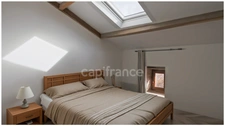 Maison de caractère avec piscine au cœur d’une bastide du Périgord