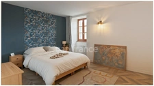 Maison de caractère avec piscine au cœur d’une bastide du Périgord