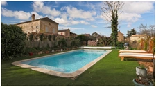 Maison de caractère avec piscine au cœur d’une bastide du Périgord