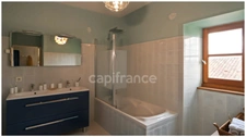 Maison de caractère avec piscine au cœur d’une bastide du Périgord