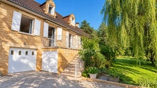 Maison familiale 148 m² – 5 chambres, grand sous-sol et terrain de 2 566 m² – Saint-Martial-de-Nabirat
