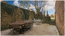 Maison de caractère avec piscine au cœur d’une bastide du Périgord