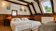 Maison périgourdine en pierre avec gîte, piscine et 1,25 ha de terrain – Doissat