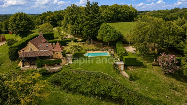 Maison périgourdine en pierre avec gîte, piscine et 1,25 ha de terrain – Doissat