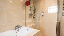 Maison périgourdine en pierre avec gîte, piscine et 1,25 ha de terrain – Doissat