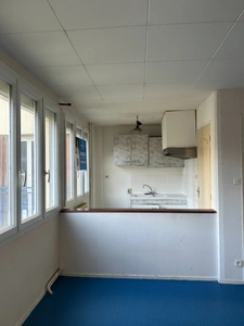  SOISSONS (02) A VENDRE  HYPER CENTRE APPARTEMENT DE 38 m2  AVEC PARKING