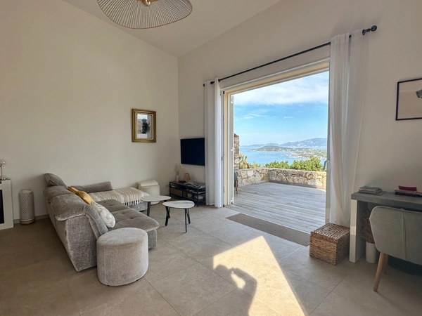 Sublime Villa Récente - piscine - vue panoramique sur la mer - Pietrosella - résidence privée - proximité plage d'argent - commerces et aéroport AJACCIO
