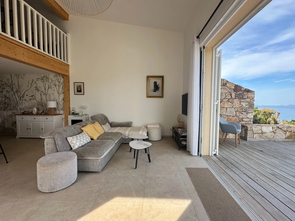 Sublime Villa Récente - piscine - vue panoramique sur la mer - Pietrosella - résidence privée - proximité plage d'argent - commerces et aéroport AJACCIO