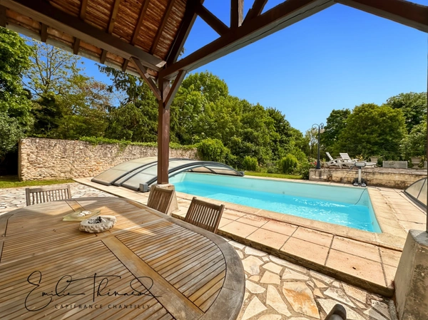 Propriete à vendre 5 pièces proche de SENLIS (60) - 3 chambres possibilité 4 - Jardin 2100m2 avec Piscine - A1 à 10 min / CDG 20 min / Ecoles privées et publiques / Commodités