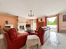 Propriete à vendre 5 pièces proche de SENLIS (60) - 3 chambres possibilité 4 - Jardin 2100m2 avec Piscine - A1 à 10 min / CDG 20 min / Ecoles privées et publiques / Commodités