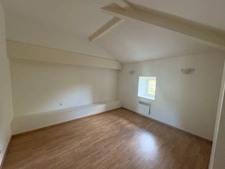En EXCLUSIVITE Appartement de 75 m² en triplex 3 pièces à SAINT JEAN PIED DE PORT (64)