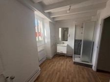 En EXCLUSIVITE Appartement de 75 m² en triplex 3 pièces à SAINT JEAN PIED DE PORT (64)