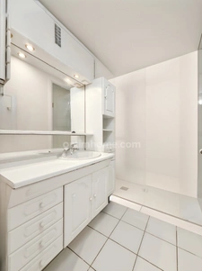 APPARTEMENT 3 PIECES  210 000 EUROS