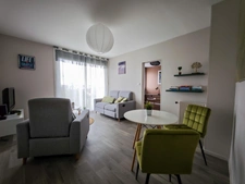 CHOLET – Appartement lumineux 2 chambres avec vue panoramique, balcon, cave et parking sécurisé