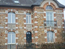 CHOLET : MAISON DE CARACTÈRE EN PIERRE – EMPLACEMENT PREMIUM À CHOLET (QUARTIER GARE)