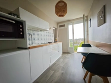 CHOLET – Appartement lumineux 2 chambres avec vue panoramique, balcon, cave et parking sécurisé