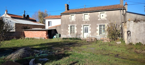Maison à vendre 2 pièces avec le grenier aménageable LOUIN  (79)