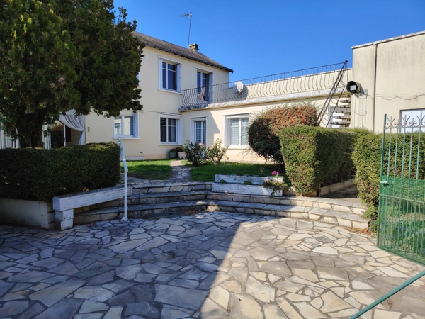 Maison à vendre 8 pièces ASSAIS LES JUMEAUX (79)