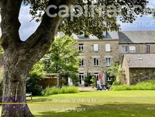 Propriété à vendre 17 pièces en plein centre de DOL DE BRETAGNE (35) - proche de Saint Malo
