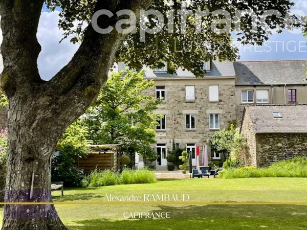Propriété à vendre 17 pièces en plein centre de DOL DE BRETAGNE (35) - proche de Saint Malo