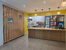 Fonds de commerce – Brasserie / Restauration rapide – Grand local – Emplacement stratégique