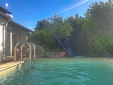 Belle maison familiale 4 ch avec jardin paysager, piscine et grands espaces annexes  (73)