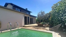 Belle maison familiale 4 ch avec jardin paysager, piscine et grands espaces annexes  (73)