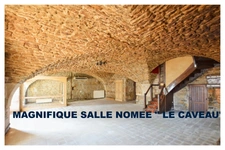 Maison historique du XII ème siècle de 471 m2, avec partie commerce à COUCHES 71 en BOURGOGNE