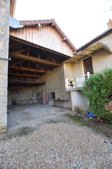 Propriete agricole avec deux maisons, bâtiments et 2,9 hectares de terrain CREOT (71)