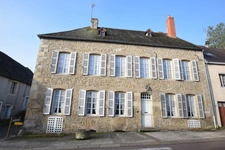 Propriete en pierres de 252 m2, avec dépendances, à COUCHES avec 1186 m2 de terrain.