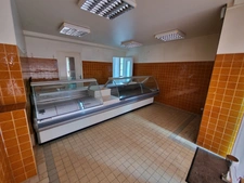 House on Couches of 195 m2 with courtyard and commercial premises