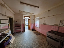 House on Couches of 195 m2 with courtyard and commercial premises