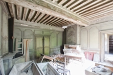 Propriété de 98 m2 à rénover  avec 3401 m2 de terrain à  COUCHES (71)