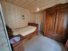 House on Couches of 195 m2 with courtyard and commercial premises