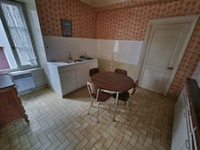 House on Couches of 195 m2 with courtyard and commercial premises