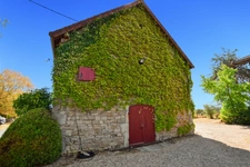 Stone house of 120 m2 with 5112 m2 of land in SAINT EMILAND (71)