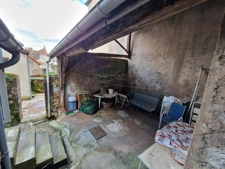House on Couches of 195 m2 with courtyard and commercial premises