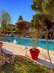 House of 157 m2, swimming pool and land of 3715 m2 in COUCHES (71)