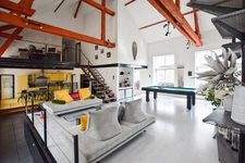 House + two rental apartments with 2455 m2 of land 