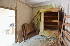 Propriété de 98 m2 à rénover  avec 3401 m2 de terrain à  COUCHES (71)