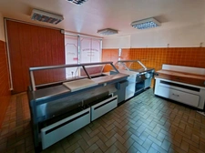 House on Couches of 195 m2 with courtyard and commercial premises