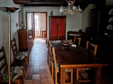 House on Couches of 195 m2 with courtyard and commercial premises