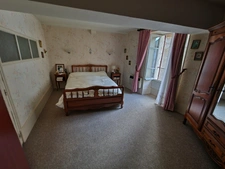 House on Couches of 195 m2 with courtyard and commercial premises