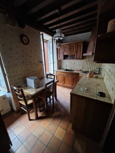 House on Couches of 195 m2 with courtyard and commercial premises