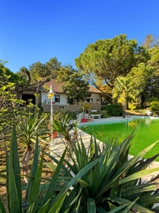 House of 157 m2, swimming pool and land of 3715 m2 in COUCHES (71)