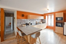 Renovated property of 324 m2 with land in COUCHES (71)