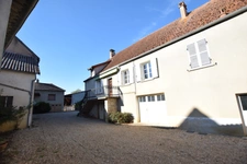 Propriete agricole avec deux maisons, bâtiments et 2,9 hectares de terrain CREOT (71)