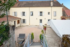 Renovated property of 324 m2 with land in COUCHES (71)