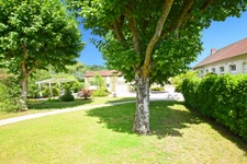 House + two rental apartments with 2455 m2 of land 