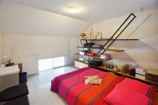 House + two rental apartments with 2455 m2 of land 